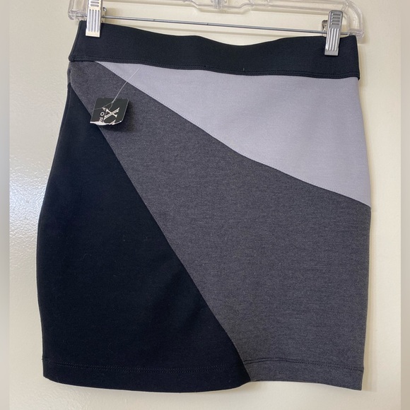 FOREVER 21 black and gray mini skirt - Picture 2 of 4